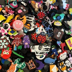 25 random croc charms